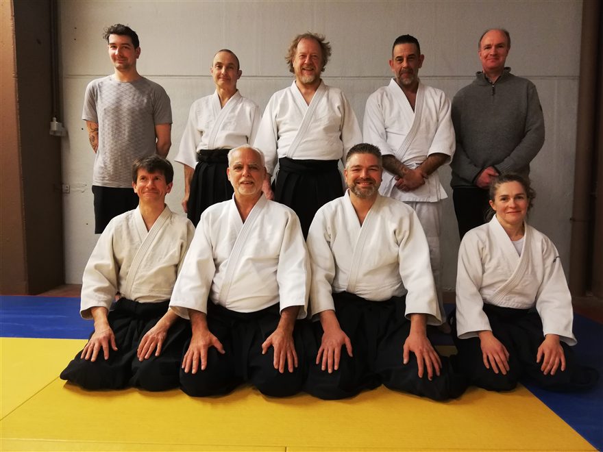 Photo de groupe des pratiquants du club sur le tatami
