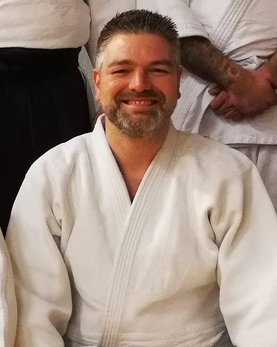 Sébastien Vanhoutte en keikogi assis en seiza